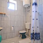 1 Bedroom Awesome In Apartmán Račišće